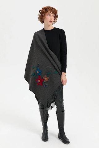 Desen Triko Kadın Örgü Çiçek İşlemeli Püsküllü Şal 24073 K.füme K.füme Koyu Füme