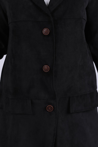 Armonika Kadın Siyah Yakalı Cep Kapaklı Düğmeli Vatkalı Premium Süet Oversize Ceket Arm-25k001057