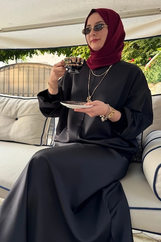 Rabia Şamlı Tanem Saten Etekli Takım Siyah Normal