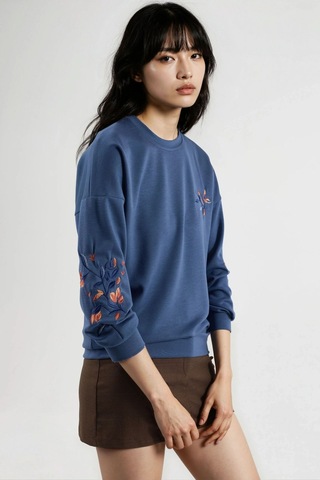 Hiccup Modal Dokulu İşlemeli Bisiklet Yaka Sweatshirt Berşan Collection Peygamber Çiçeği Mavisi