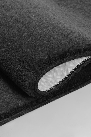 Vl Comfort Puffy Ponpon Saçak Peluş Yıkanabilir Siyah Yolluk Düz Saçak Siyah