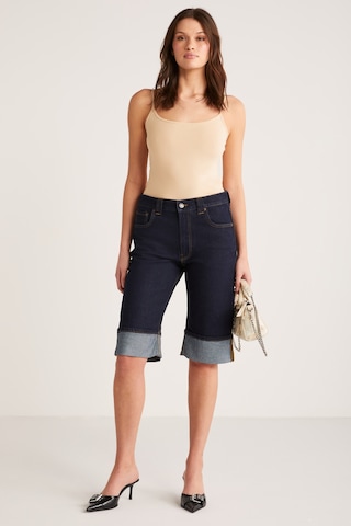 Ethıquet Khloe Kadın Slim Fit Dar Kesim Pamuklu İnce Askılı Kare Yaka Sıfır Kol Basic Bej Atlet
