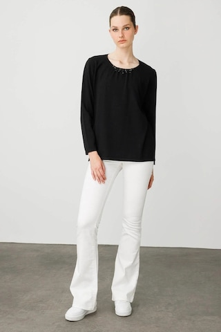 Desen Triko Sıfır Yaka Dantel Çiçek İşlemeli Kadın Bluz 25093 Siyah