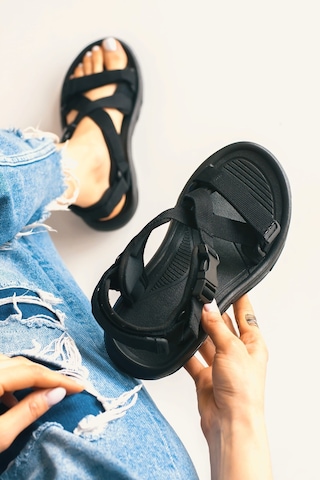 Günlük Unisex Tokalı Sandalet Yastıklı Hafif Tabanlı Çapraz Şerit Outdoor Esnek Ayakkabı 125ç Siyah