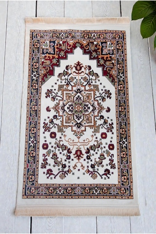 Halı Seccade Desenli Krem Seccade Klasik Motifli Kaymaz Tabanlı Namazlık