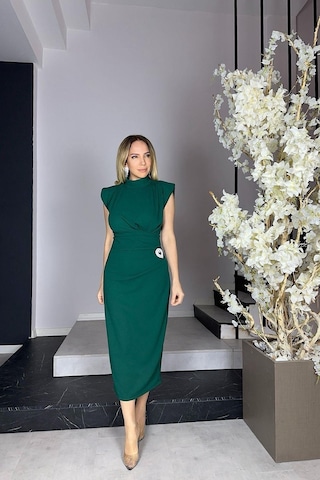 G0920 Broş Detaylı Drapeli Elbise Zümrüt-zümrüt Zümrüt Yeşili