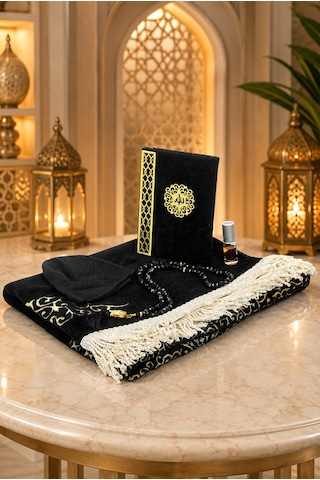 Gelin Damat Kadife Kaplı Kuranı Kerim Seccade Tesbih Takke Namaz Örtüsü Esans Ve Kutulu İslami Hediye Seti - Siyah Pembe