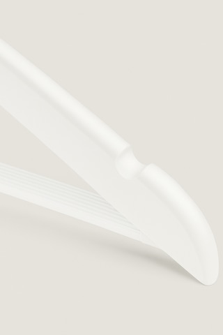 Teknor-prado 12 Adet Ahşap Görünümlü Plastik A Kalite Stil Elbise Askısı Beyaz