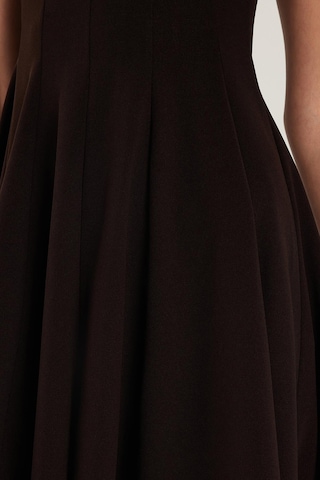 Tudors Kadın Regular Fit Klasik Kesim Bisiklet Yaka Pileli Mini Kahverengi Elbise-35210 Kahverengi