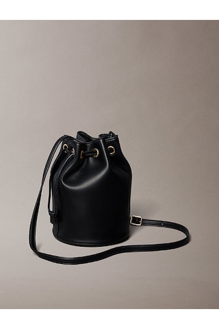Calvin Klein Kadın Bold Ck Small Bucket Omuz Çantası-15851 Siyah