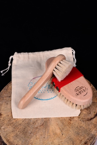 Şık Kalıp Doğal At Kılı Yüz Fırçası + Kabak Lifli Gül Sabunu