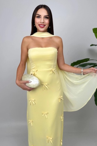 Lilina Straplez Fiyonk Detaylı Şal Aksesuarlı Uzun Sarı Abiye Elbise Sarı