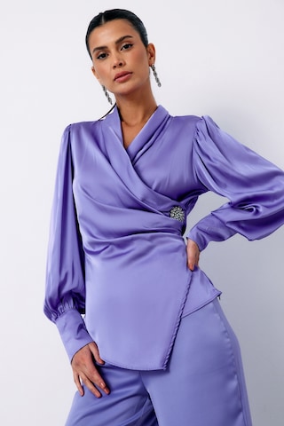 Sateen Broşlu Kruvaze Bluz - Lila-135118 Lila