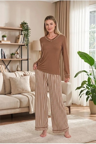 Go İthalat Kadın Şık Tasarım V Yaka Biyeli Viskon Geniş Paçalı Çizgili 2'li Loungewear Pijama Takımı Kahverengi