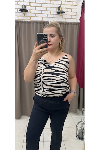 Tuba Toptaş Saten Bluz Zebra Desen Renkli