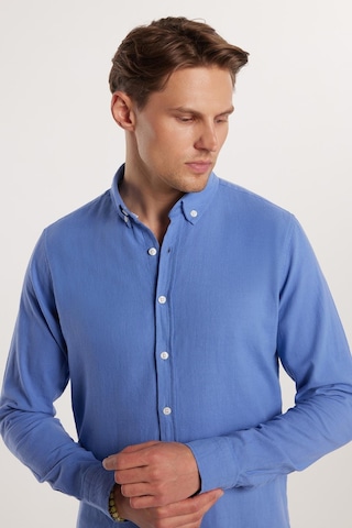 Tudors Erkek Slim Fit Dar Kesim %100 Pamuk Keten Doku Düğmeli Yaka Koyu Mavi Gömlek-32810 Koyu Mavi