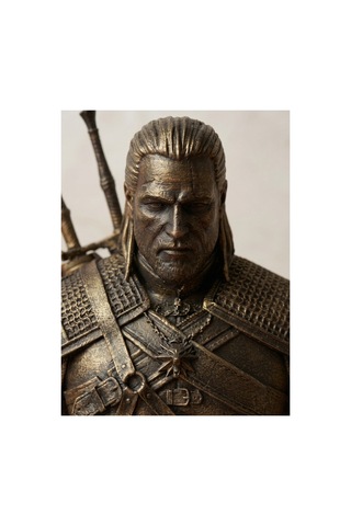 The Witcher Geralt Of Rivia Eskitme Bronz Görünümlü Büst - Dekoratif Oyuncu Masası Heykeli