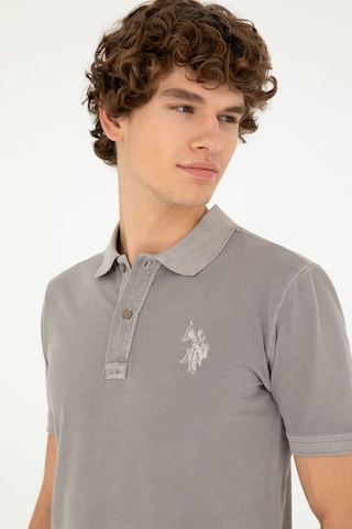 U.S. Polo Assn. Erkek Slim Fit Polo Yaka Koyu Gri Basic Tişört 50294207-VR080