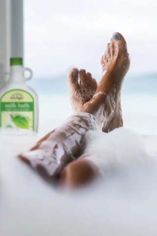 Village Naturals White Tea & Jasmine Banyo Köpüğü 825 ML