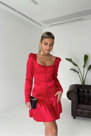 Munora Butik Önü Düğmeli Saten Kırmızı Elbise Kırmızı Kırmızı