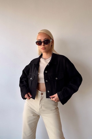 Siyah Çift Cepli Lazer Kesim Yıkamalı Crop Denim Ceket Bcdf-235408 Çok Renkli