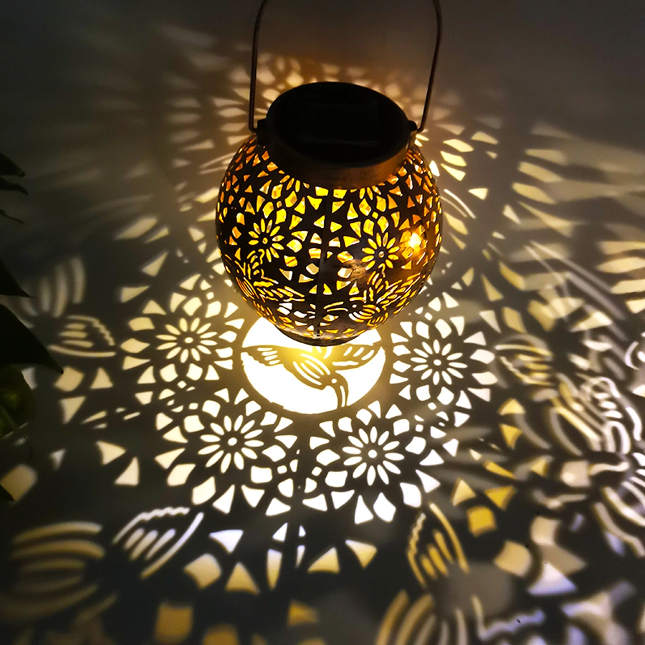 Xindoker Güneş Enerjili Bahçe Işığı - Demir Kuş Figürlü Küre Şekilli Projeksiyon Lambası, Işık Kontrollü Led 2800-3000k