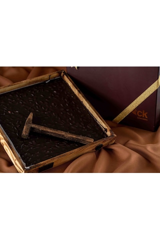 Çekiçli Ahşap Kutu Bitter Antep Fıstıklı Beyoğlu Çikolata 1000 G