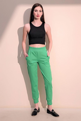 Kadın Yeşil Rahat Dokulu Kumaş Cepli Beli Lastikli Paça Jogger Spor Pantolon Yeşil