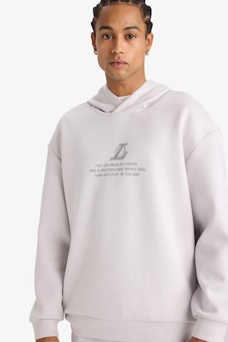 Defacto Defactofit Nba Los Angeles Lakers Boxy Fit Kapüşonlu Skuba Dalgıç Kumaş Sırt Baskılı Sweatshirt F3876ax25augr519 Gri