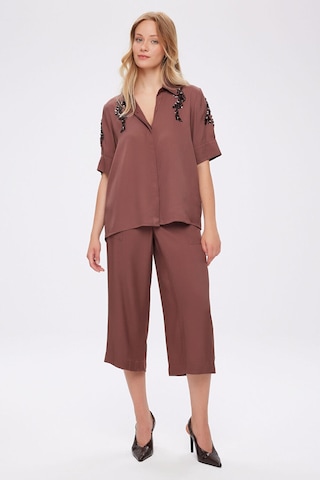 Faik Sönmez Payet Nakış Detaylı Rayon Viskon Kısa Kol Gömlek S26gml029 Us26gml02983 Koyu Kahve