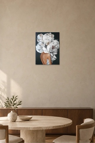 Fida Beyaz Şakayık Başlı Kadın Canvas Tablo Çok Renkli