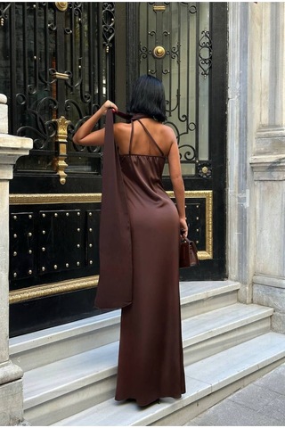 Mayrem May Rem Kadın Saten Halter Yaka Şal Detaylı Maxi Abiye Elbise Kahverengi
