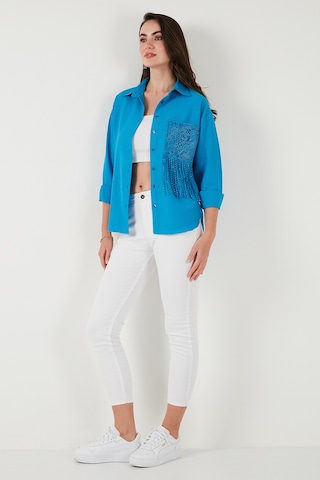 Lela Regular Fit Güpürlü Cep Detaylı Uzun Kollu Bayan Gömlek 6773215 Mavi