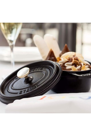 Staub 40500-101-0 Mini Güveç, Yuvarlak Kapaklı 10 Cm, 0,25 L, İndüksiyona Uygun, Mat Siyah Emaye Kap İçi, Siyah Genel