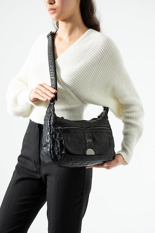 Baginn Yıkama Deri Günlük Kadın Postacı Çanta Çapraz Askılı Omuz Çantası Vegan Deri 26 20 Cm Kapaklı Model Siyah