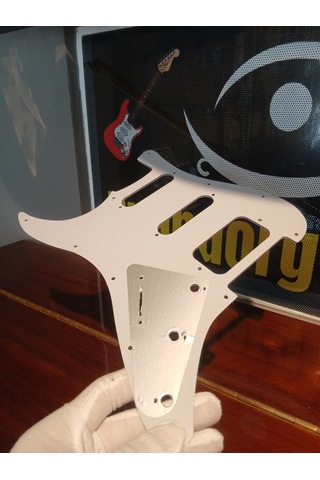 Elektro Gitar Pickguard Beyaz 11 Delik H/s/s Konfigürasyon 4-ply Tortoise Shell Strat Pickguard