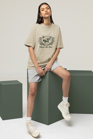 Noıssey Chase The Wind- Oversize Baskılı Pamuklu Bisiklet Yaka Kısa Kollu T-shirt Bej