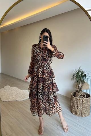 Neşeli Butik Kadın Leopar Desenli Kat Kat Volanlı Şifon Elbise Nm014 Kahverengi