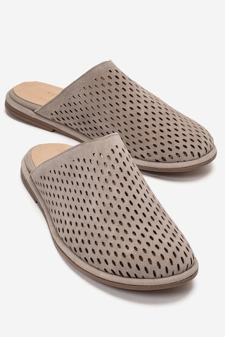 Luvishoes Melara Bej Süet Hakiki Deri Delikli Önü Kapalı Kadın Terlik