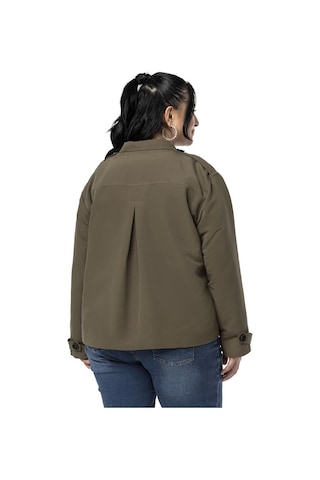 Büyük Beden Dik Yaka Kapaklı Torba Cepli Astarlı Kısa Haki Trençkot Haki