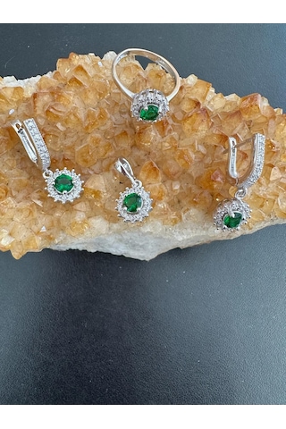 Aysesa Beyaz Altın Görünümlü Zirkon Ve Zümrüt Taşlı Kadın Gümüş Set