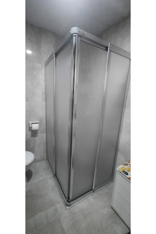 Girayduşakabin 100x100 Parlak Profil Mika Köşe Girişli Kabin Gümüş