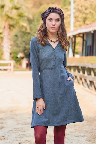 Hakim Yaka Düğme Detaylı Bağlamalı Uzun Kollu Elbise Desenli