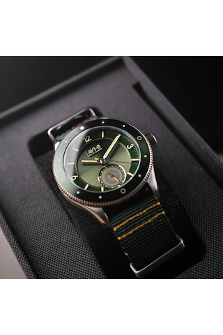 Avı-8 Flyboy Airmaster Sector Av-4112-02 Erkek Kol Saati Altın