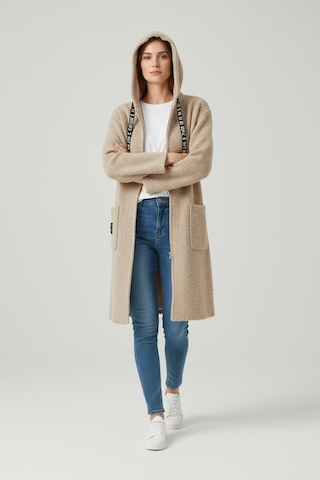 Kadın Üstten Cepli Kapüşonlu Önü Fermuarlı Kaşe Hırka Vizon