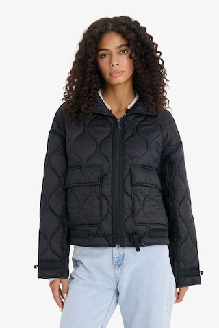 Defacto Su Geçirmez Regular Fit Fermuarlı Kapitoneli Mont E8674ax25aubk27 Siyah