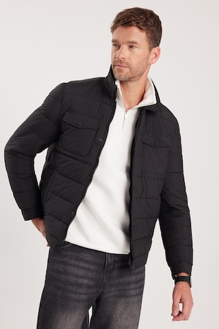 Tudors Erkek Regular Fit Klasik Kesim Çift Cepli Çıtçıt Kapamalı Siyah Mont-41602 Siyah
