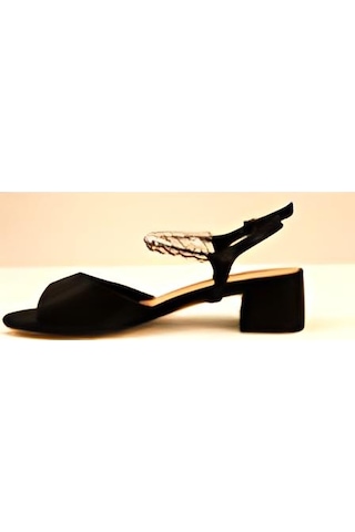 Siyah Deri Taş Detaylı Rahat Kalıp Kadın Topuklu Ayakkabı