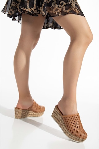 Analin Shoes Kadın Hakiki Deri Burnu Kapalı Dolgu Topuk Terlik Taba