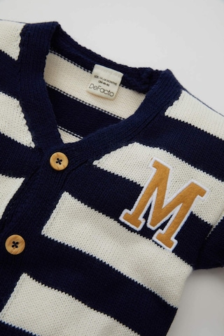 Defacto Erkek Bebek Çizgili Harf Nakışlı Düğmeli Triko Hırka C8857A524AUNV241 Lacivert